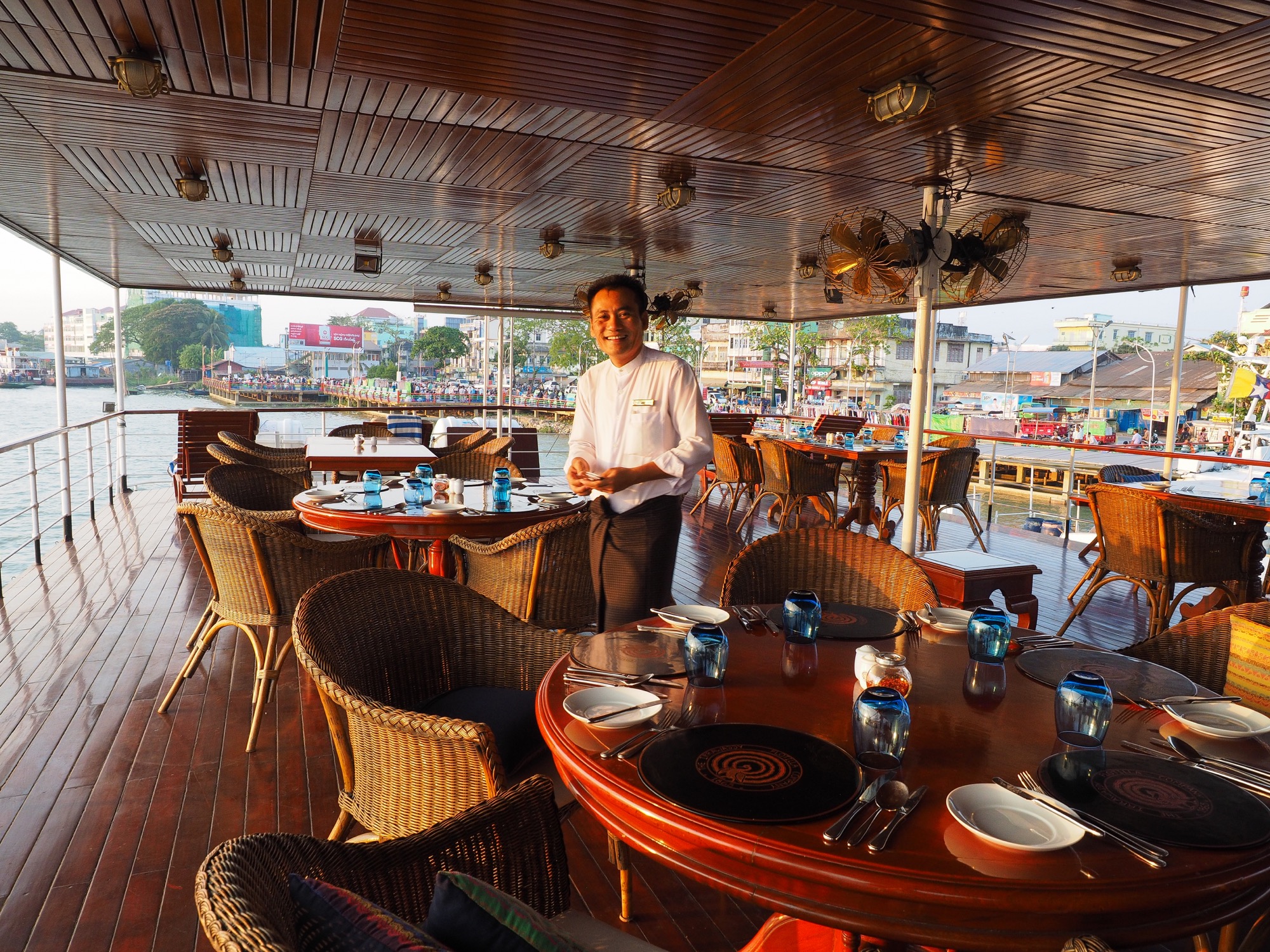 Pandaw RV Katha Pandaw Restaurant 2.jpg